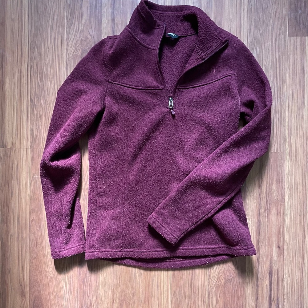 Burgundy North Face Pullover Size- small